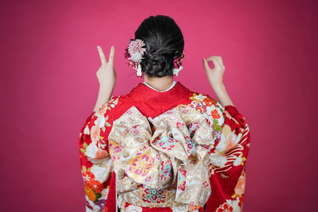 振袖前撮り写真　ハタチのポーズ