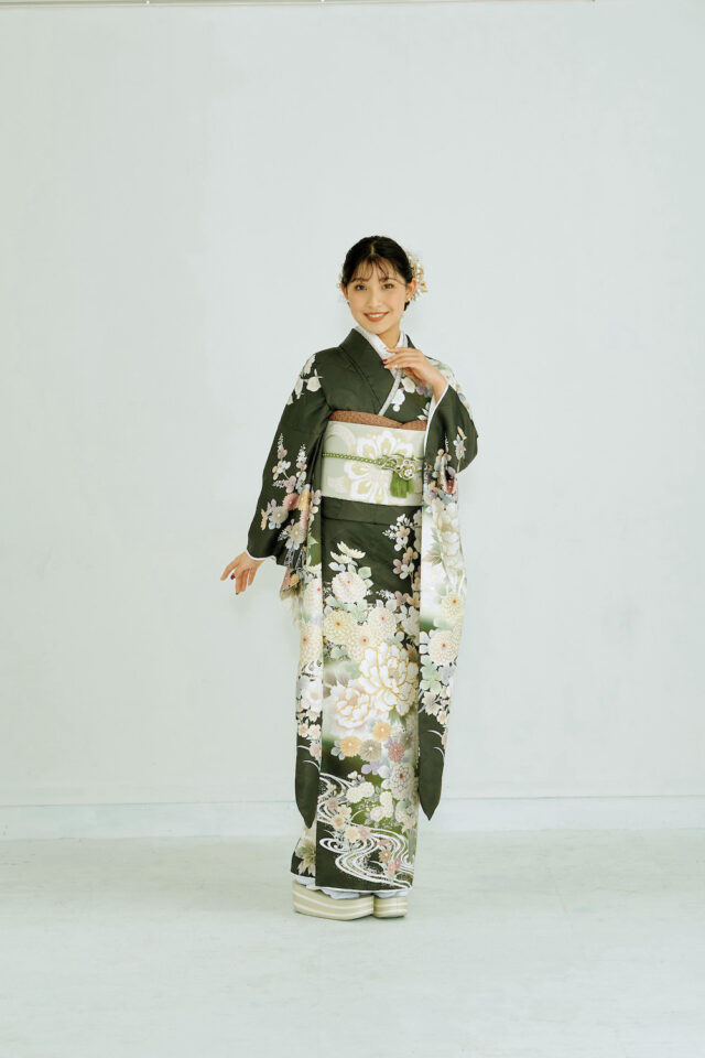 オリーブグリーン 振袖